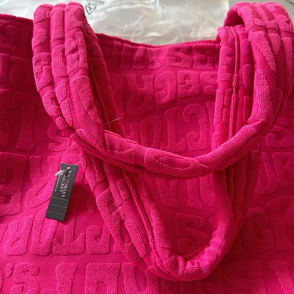 Pink Victoria’s Secret bag. - Picture 2 of 4